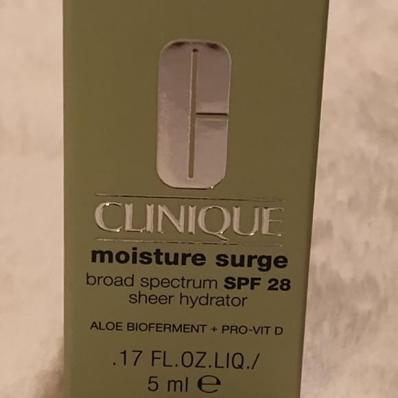 NWT! Clinique Moisture Surge .17oz - Picture 6 of 8